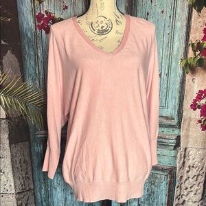 Ellen‎ Tracy lightweight pink V-neck sweater, size medium, excellent condition